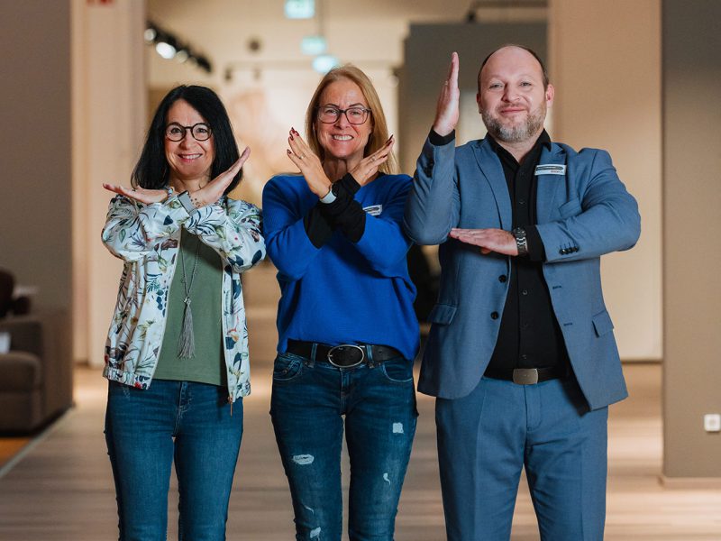 Teamfoto mit drei Mitarbeiter von Polster XXL